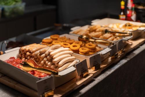 Makanan di atau berdekatan hotel