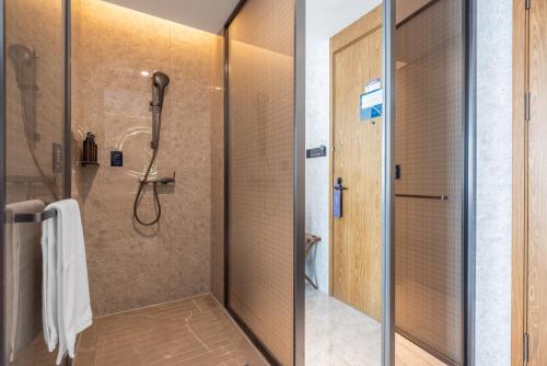 Salle de bains dans l'établissement UrCove By Hyatt Guangzhou Baiyun Airport Free Shuttle Bus to Canton Fair and to Airport