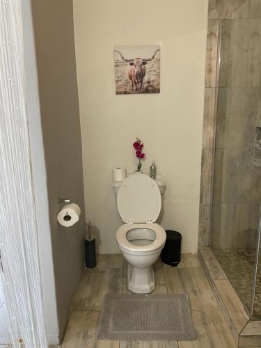 Bilik mandi di AfricaLove Guest Condo
