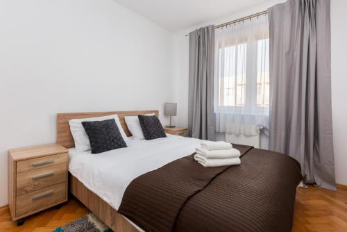 Sucharskiego Comfort Apartment by BookingHost