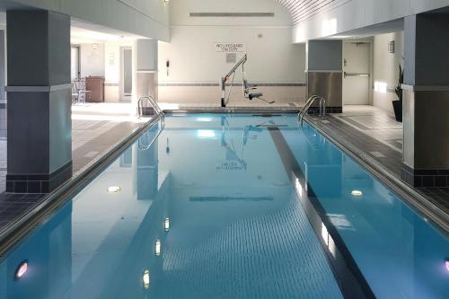 a large swimming pool with blue water in a building at Courtyard by Marriott Chicago Downtown/River North in Chicago
