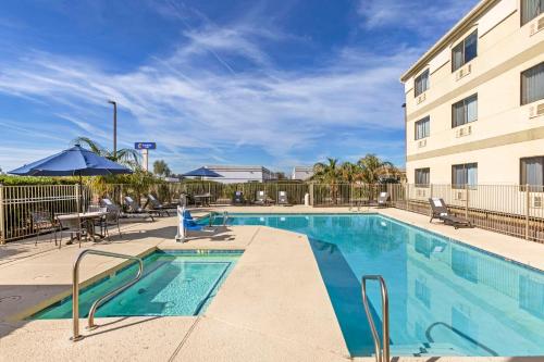 Comfort Inn West Phoenix at 27th Ave and I-I0 Image