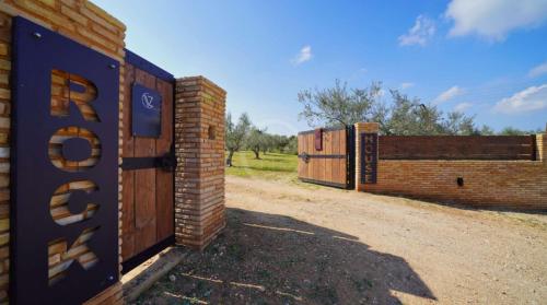 Φωτογραφία από το άλμπουμ του Olive Grove Rock Villa σε Agios Aimillianos