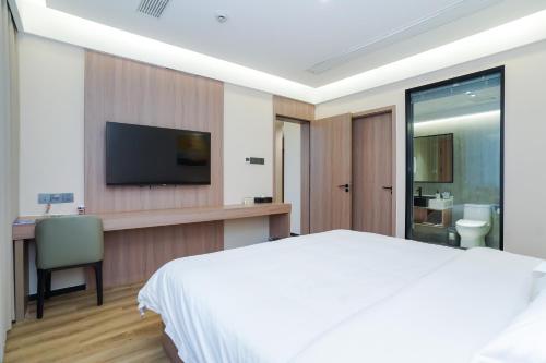 TV a/nebo společenská místnost v ubytování Moganshan Hotel