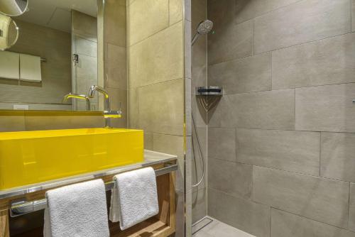 Un baño de Vienna House Easy by Wyndham Hamburg Bergedorf