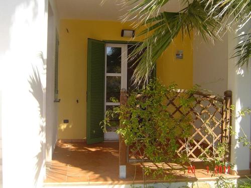 a door to a house with a green shutter at Il Rifugio Gallipoli Baia verde in Gallipoli