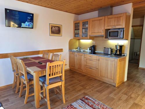 Kuchyň nebo kuchyňský kout v ubytování Apartmány Ester