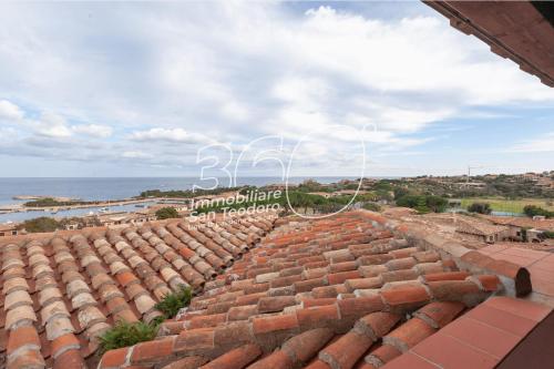 an overhead view of a roof with the ocean in the background at Trilo Galathee g8 in Puntaldia