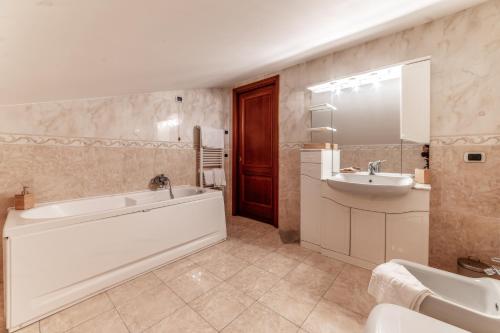 La Terrazza sul Parco ,8 Guests, 3 Bedrooms, Huge Terrace & Free Parking