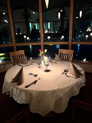 a table in a restaurant with a white table cloth at Seegasthof Breineder - Familien & Seminarhotel in Mönichwald