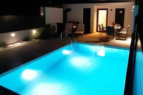 Apartment with private pool