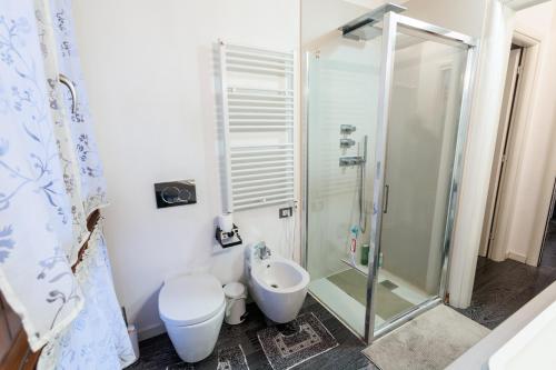 a bathroom with a shower and a toilet and a sink at Casa di Marco in Vigolante
