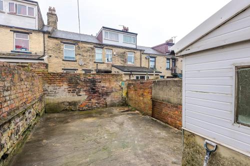 Gallery image of Modern & Spacious 2 bed house - Free Parking in Bradford