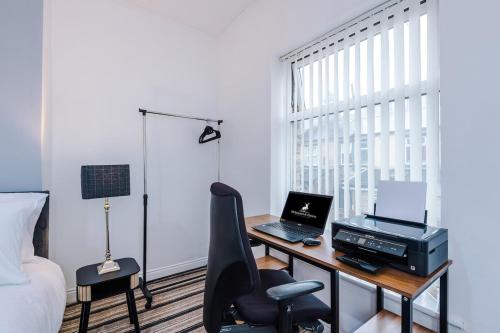 Gallery image of Modern & Spacious 2 bed house - Free Parking in Bradford