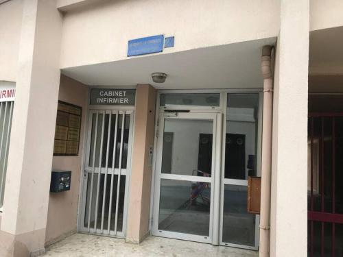 Η πρόσοψη ή η είσοδος του ''Axel 2'' Studio 2 à Sète, proche gare