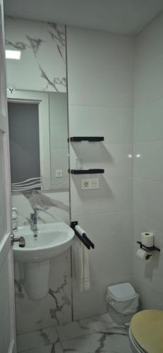 Koupelna v ubytování Hotel Lanjaron