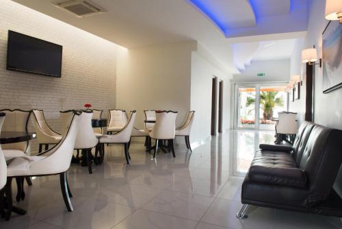 a dining room with a long table and chairs at Kymata in Paralia Katerinis