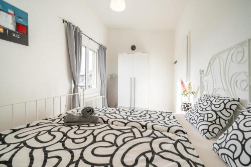 a bedroom with a large black and white bed at Swissholiday in Woschnau