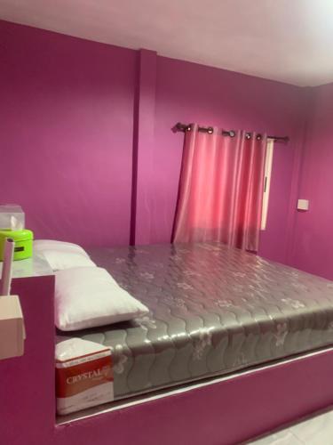 Ένα ή περισσότερα κρεβάτια σε δωμάτιο στο Lanta wanna Beach