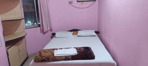 Postel nebo postele na pokoji v ubytování Taiba Guest House - BUDGET&BASIC ROOMS - Near New Market, Esplanade, Dharamatala