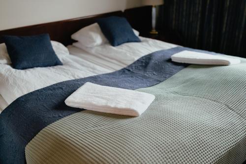 a bed with two towels sitting on top of it at Hótel Fljótshlíd in Hlíðarendi