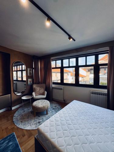 Ένα ή περισσότερα κρεβάτια σε δωμάτιο στο Han&Hayat Apartments Sarajevo