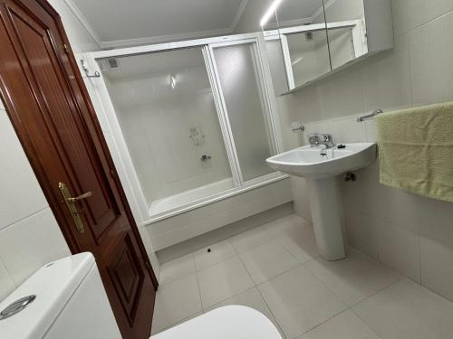 Et badeværelse på Piso en Ribeira centro by Cristian&Tamara "alquileres"