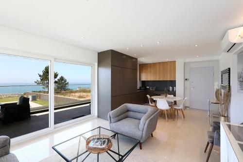 Χώρος καθιστικού στο Pearl - Apartment in a Luxury condominium
