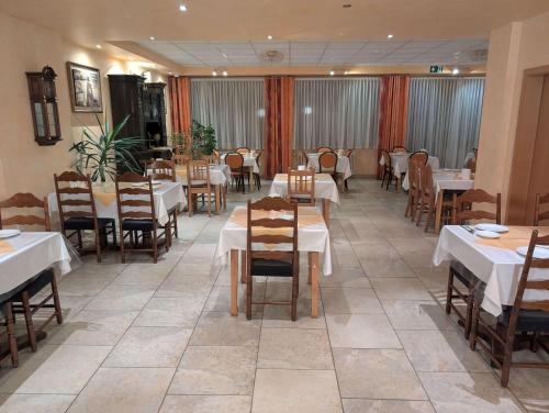 a dining room with tables and chairs and tablesktop at Stadthotel Augsburg in Augsburg