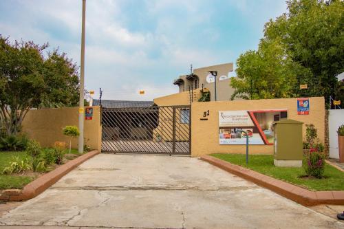 Gallery image of Woodpecker's Inn Guest House in Kempton Park