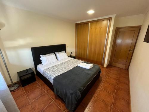 a bedroom with a large bed in a room at Campeã Valley in Campeã