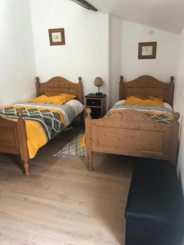 two beds sitting next to each other in a bedroom at Les granges in Bernay