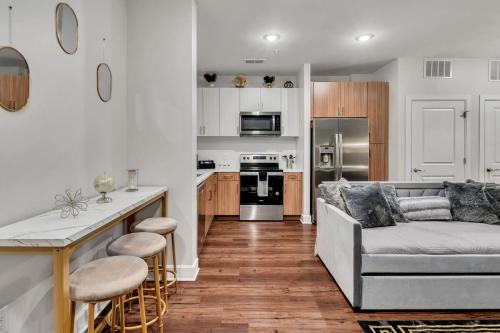 a living room with a couch and a kitchen at The Gulch Music Row Broadway Nashville Parking in Nashville