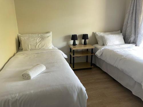 Ένα ή περισσότερα κρεβάτια σε δωμάτιο στο Luxury Edenberg apartment in Rivonia, Sandton