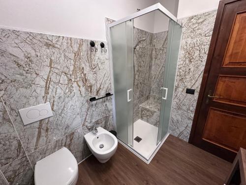 a bathroom with a toilet and a shower at VULCANO Case Vacanza in Selvino