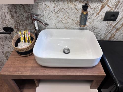 a white sink on a wooden table in a bathroom at VULCANO Case Vacanza in Selvino