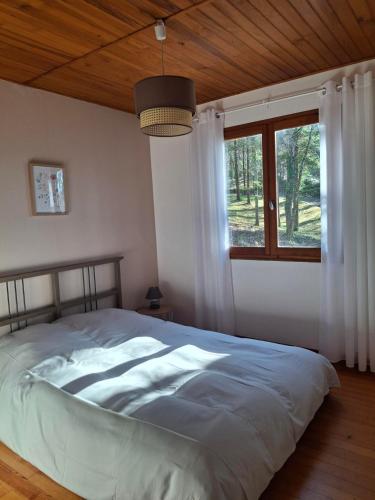 Ένα ή περισσότερα κρεβάτια σε δωμάτιο στο Domaine de Grézelou