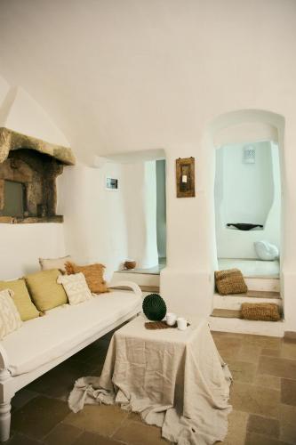 a living room with a couch and a table at Relais Corte Palmieri & Il Chiostro - Residenza d'epoca in Gallipoli