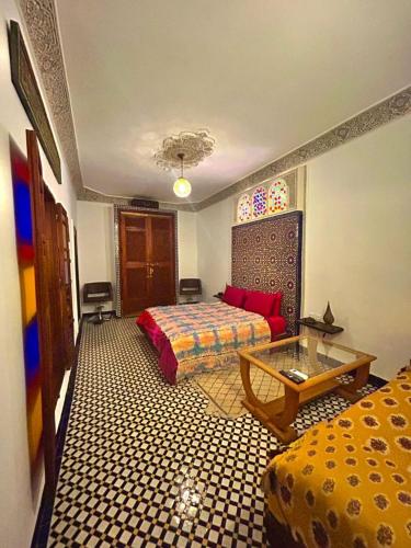 Una cama o camas en una habitación de Riad Phœnix