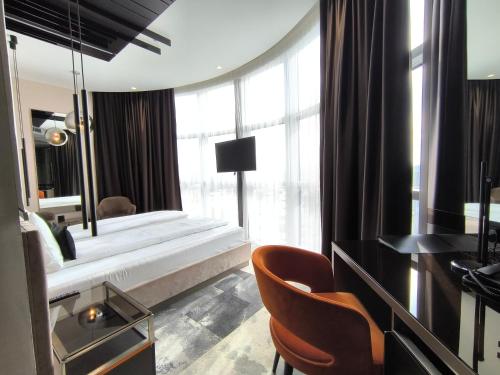a bedroom with a bed and a large mirror at Hotel Ženeva Lux in Kragujevac