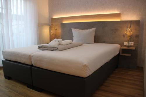 Postel nebo postele na pokoji v ubytování Hotel am Kirschberg