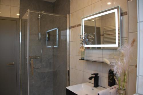 Koupelna v ubytování Hotel am Kirschberg