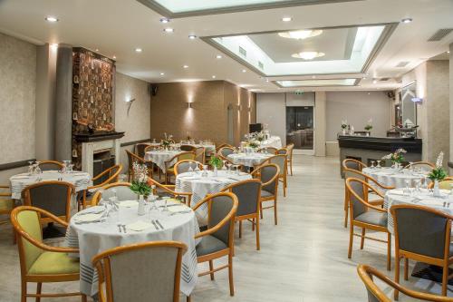 Ignatia Hotel tesisinde bir restoran veya yemek mekanı