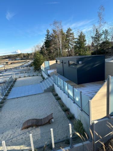 a building under construction with a fence at schwimmende Ferienwohnung Sundowner in Elsterheide