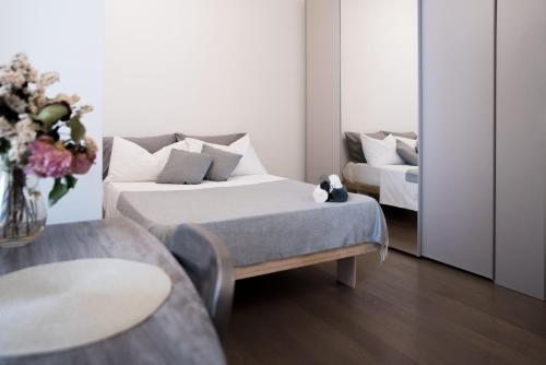 Artstay - Central Apartment Duomo, Spiga, Near Metro M1
