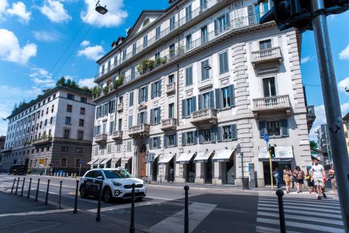 Artstay - Central Apartment Duomo, Spiga, Near Metro M1