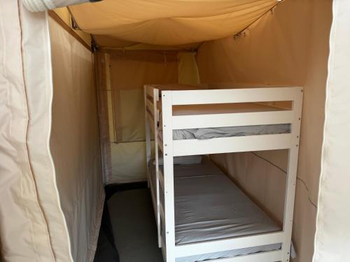 a bunk bed in a tent at Agriturismo Voeuja Lago Maggiore in Luino