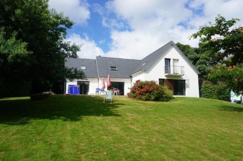 Jolie maison de vacances avec une vue magnifique sur le jardin