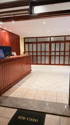 an office with a reception desk and a lobby at Hotel & Pousada Italia Beach - Porto Das Dunas in Aquiraz