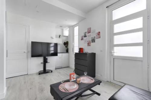 Fantin Latour studio confortable 2P Seine et tour Eiffel